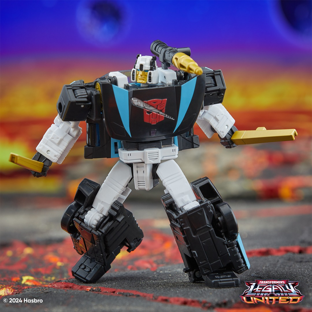 Transformers News: Official and In Package Images of Recent Legacy United Reveals + Amazon Links Transformers News: Official and In Package Images of Recent Legacy United Reveals + Amazon Links