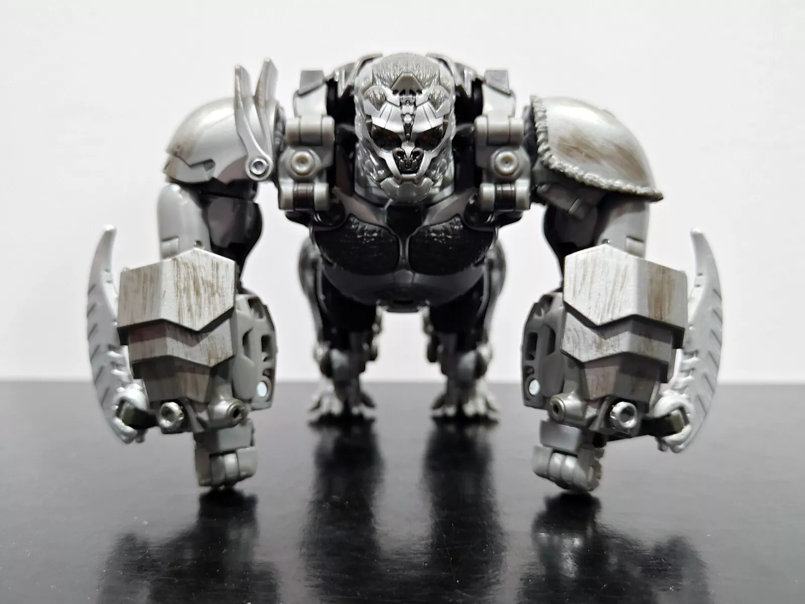 Transformers News: Video Reviews for Studio Series Hatchet, Skywarp, Apelinq, TFOne B-127 and New VW Bumblebee Transformers News: Video Reviews for Studio Series Hatchet, Skywarp, Apelinq, TFOne B-127 and New VW Bumblebee