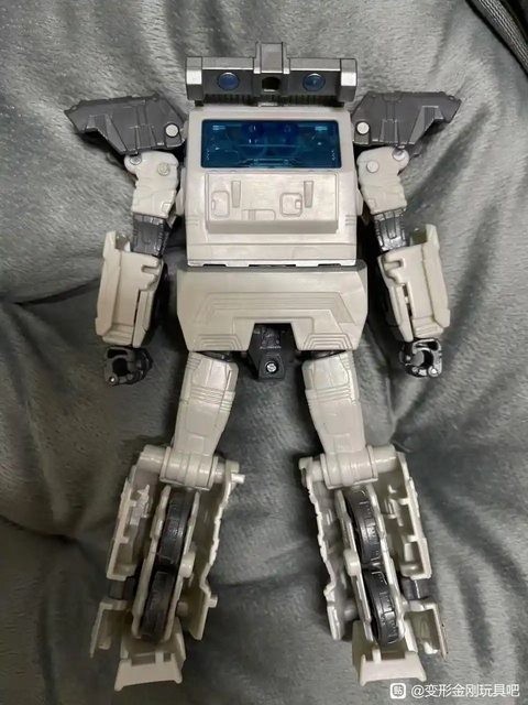 Transformers News: Images of Transformers: Age of the Primes Prima and Armada Red Alert