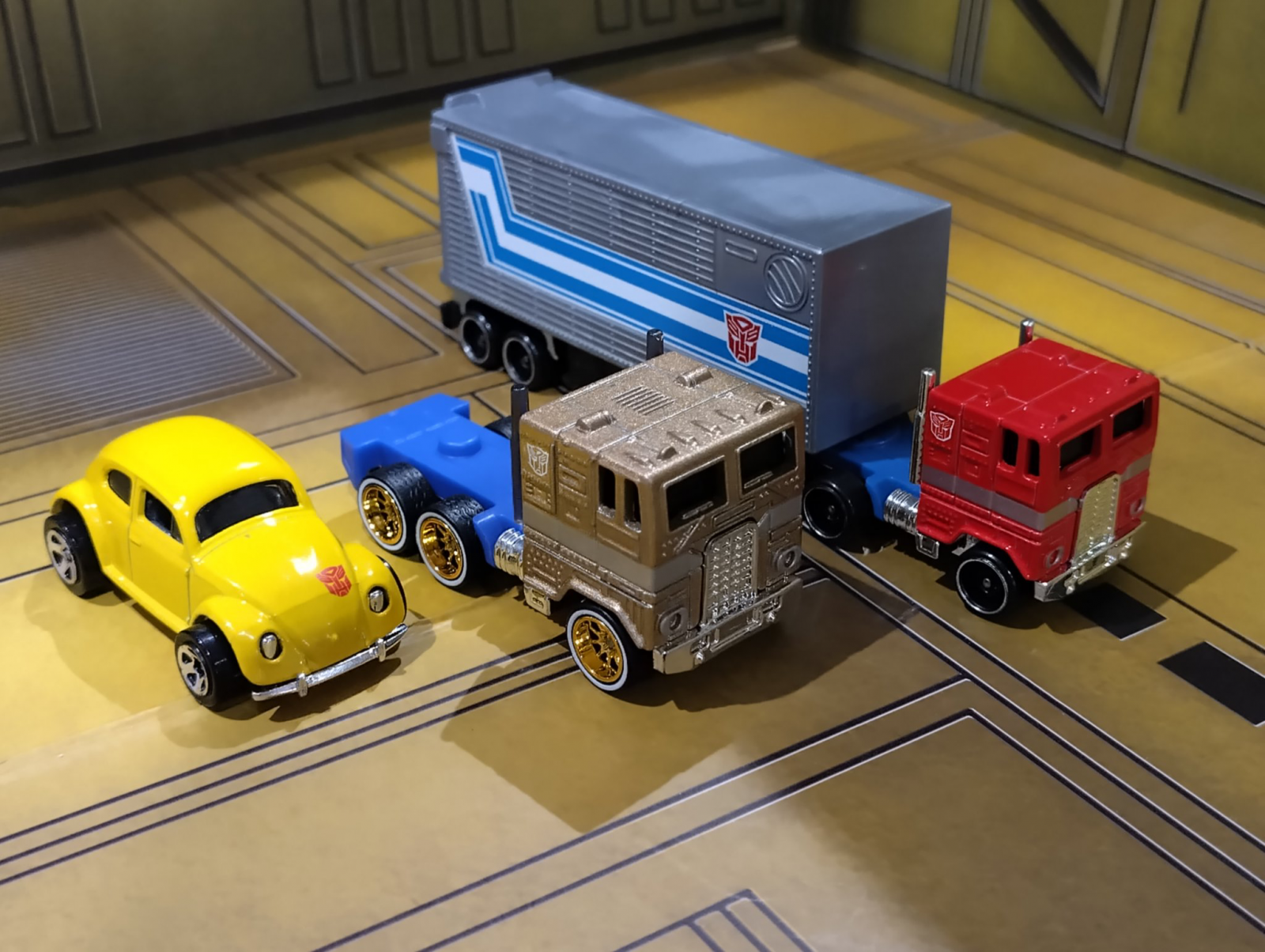 Transformers News: TF Hot Wheels News: Ultra Magnus Found at US Retail + Comparison between Optimus Prime Castings Transformers News: TF Hot Wheels News: Ultra Magnus Found at US Retail + Comparison between Optimus Prime Castings