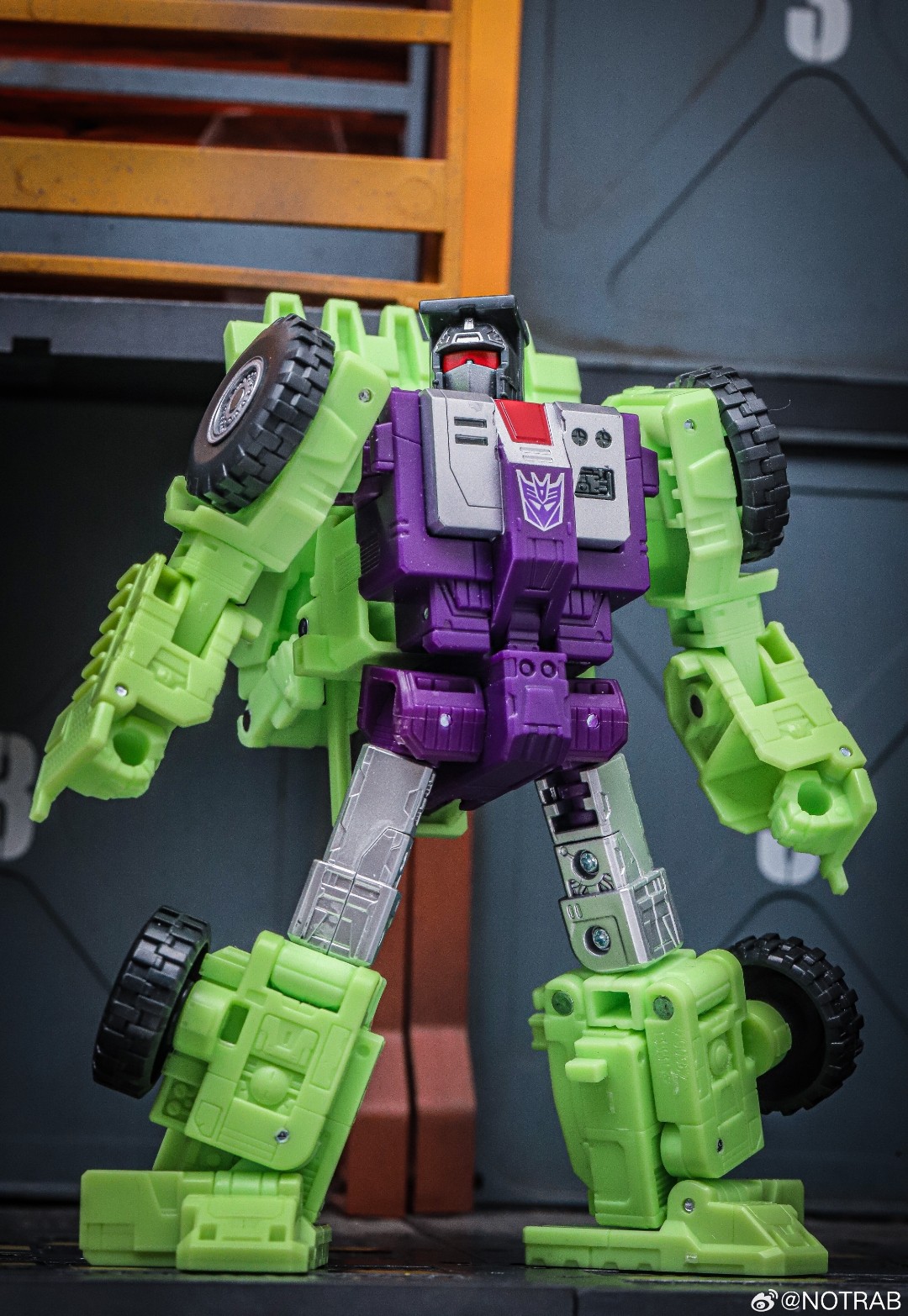 Transformers News: New Images of Constructicons Show Size Comparisons with Aerialbots