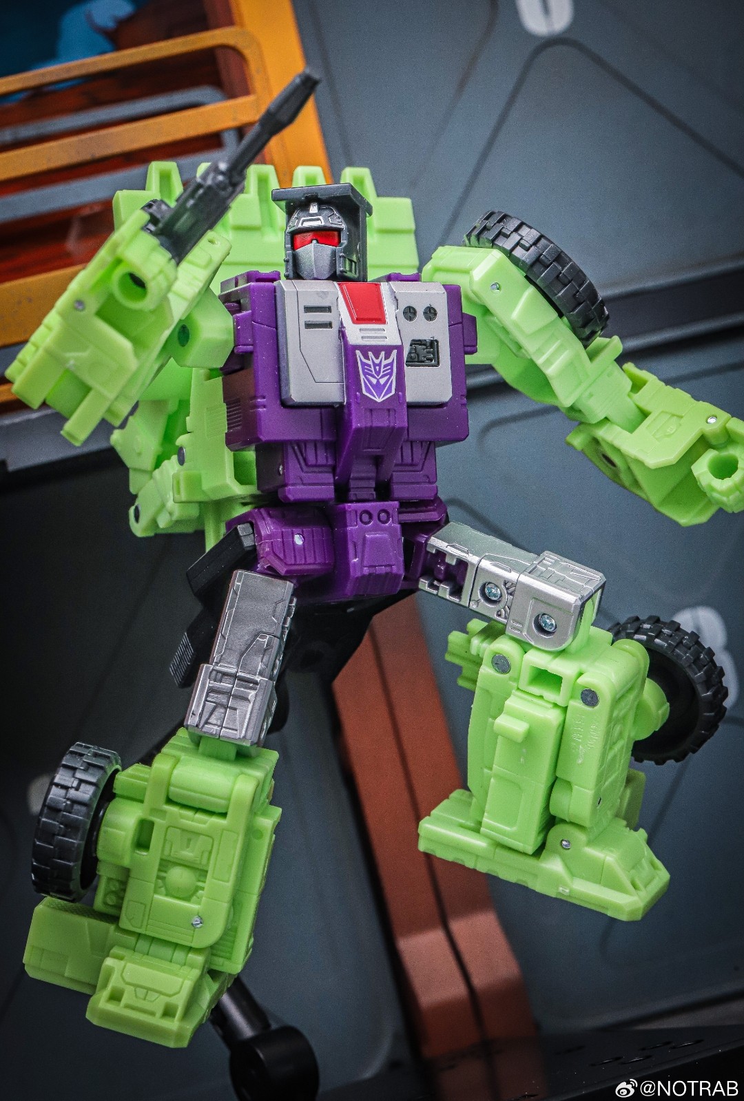 Transformers News: New Images of Constructicons Show Size Comparisons with Aerialbots
