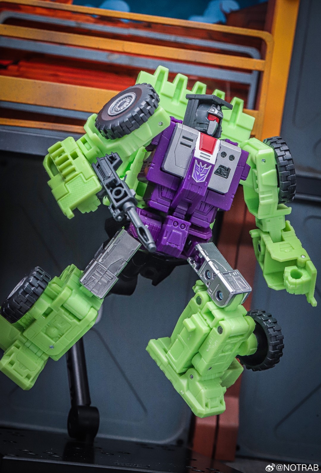 Transformers News: New Images of Constructicons Show Size Comparisons with Aerialbots