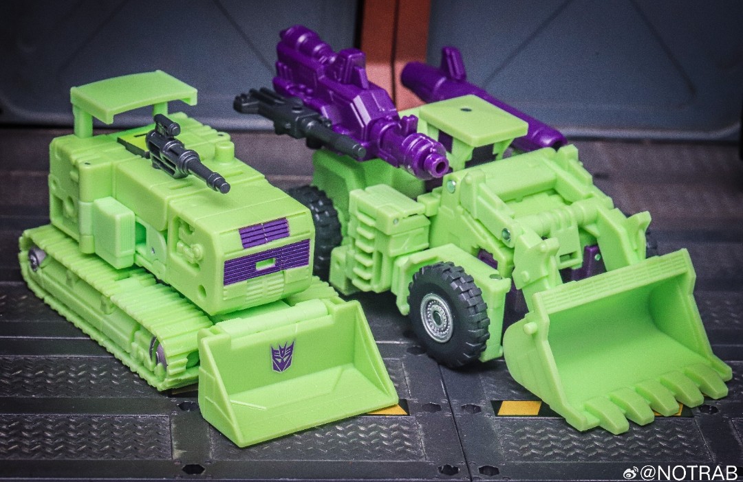 Transformers News: New Images of Constructicons Show Size Comparisons with Aerialbots