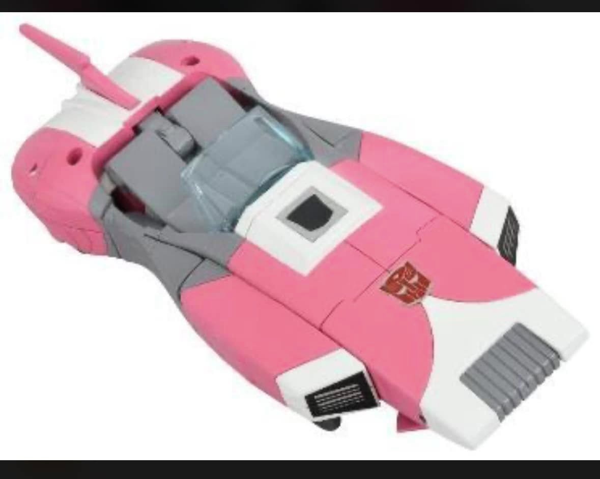 Transformers News: First Official Images of Missing Link G1 Arcee
