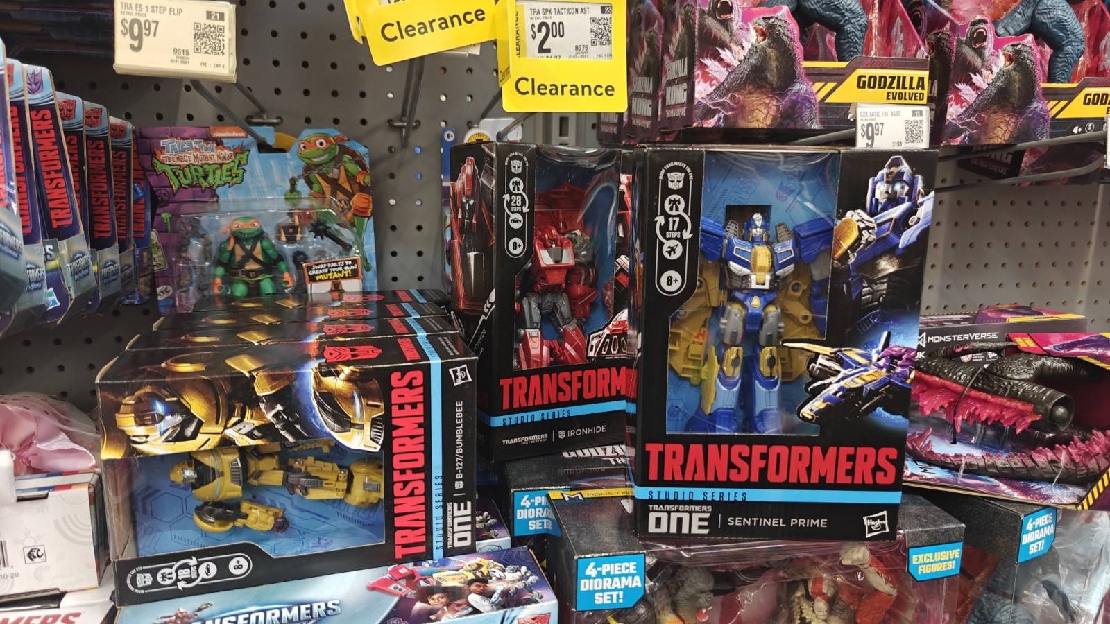 Transformers News: Walmarts Across the US are Loading Up Their Shelves with New Transformers Toys from all Lines